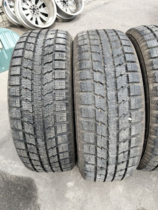 Продам зимние шины Toyo Observe GSI-5 215/55 R18" W+S   4 штуки
