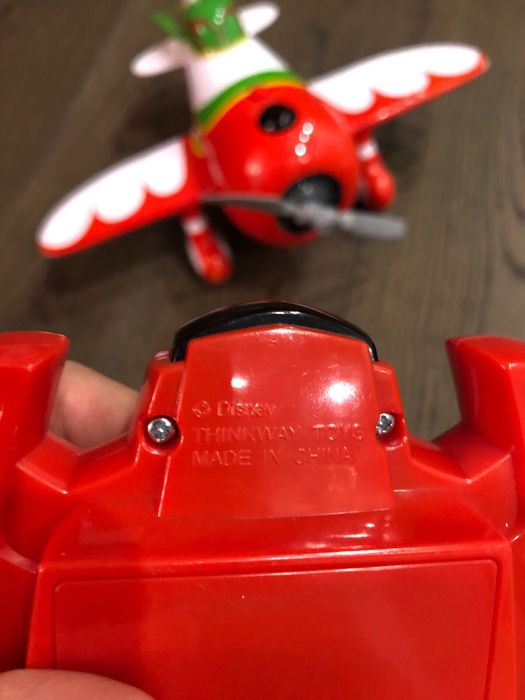 Самолёт на управлении Disney. Оригинал. EL Chupacabra.