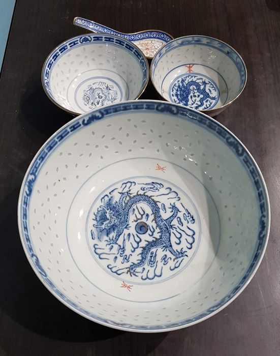 Taças chinesa pequenas com colher e saladeira Modelo "bago de arroz".