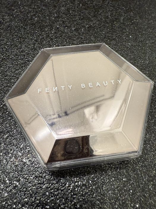 Fenty Beauty Diamond Bomb rozświetlacz