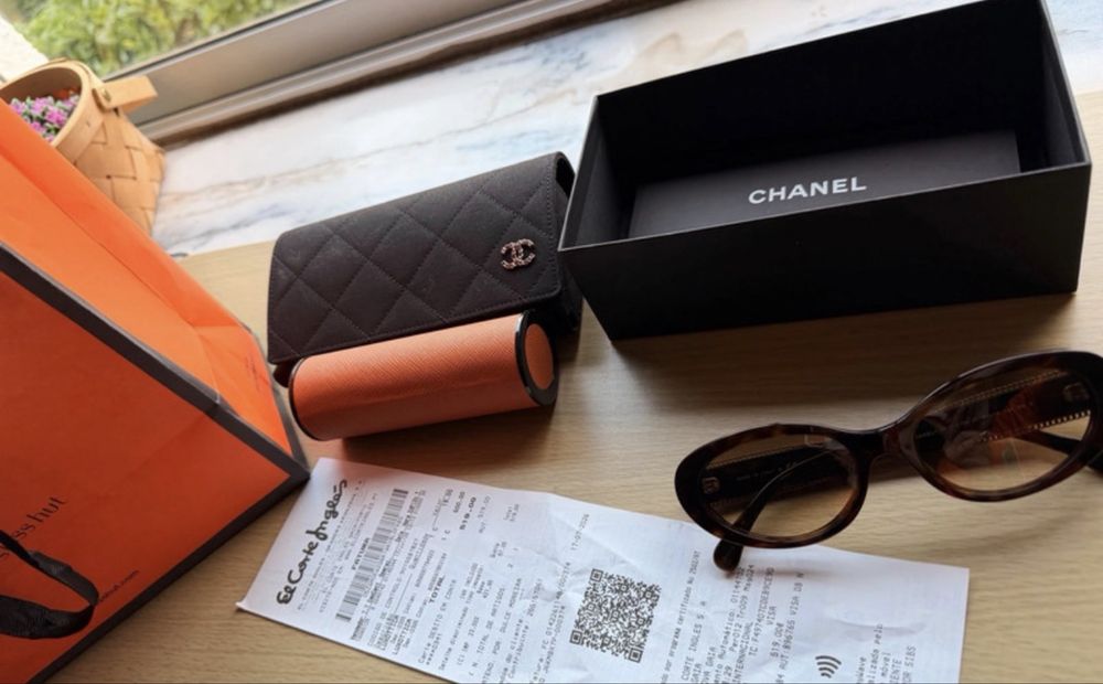 Óculos de Sol Oval Chanel