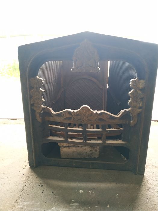 Продам чавунний секційний камін.