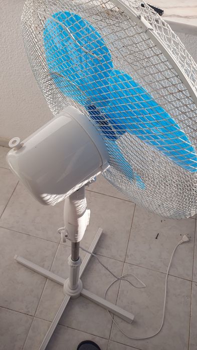 Ventilado de Pé (3 velocidades)