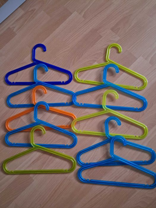 10 dziecinnych wieszakow
