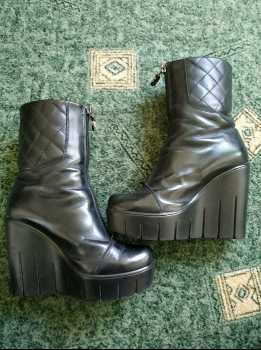 Черевики на танкетці,каблуці.
