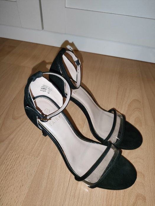 Piękne, klasyczne sandałki na szpilce r. 37