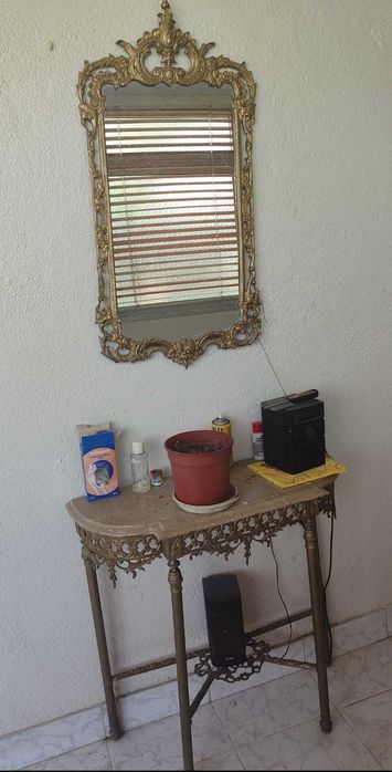 Espelho e credencia