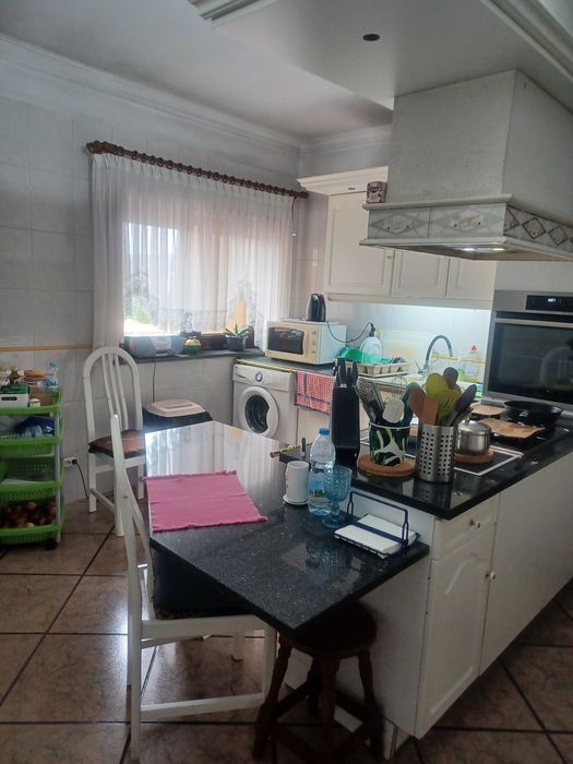 Alugo quarto em t3