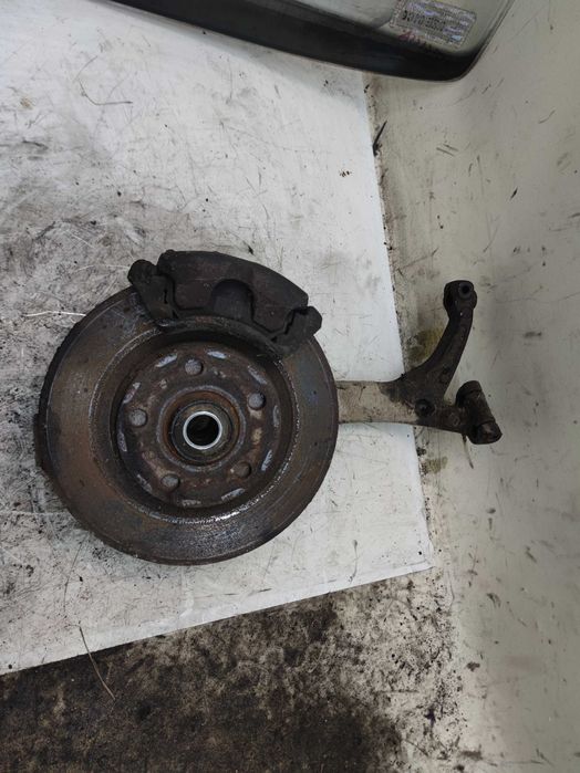 Audi A4 B5 Passat B5 Zwrotnica Piasta Prawa Przednia Przód PP