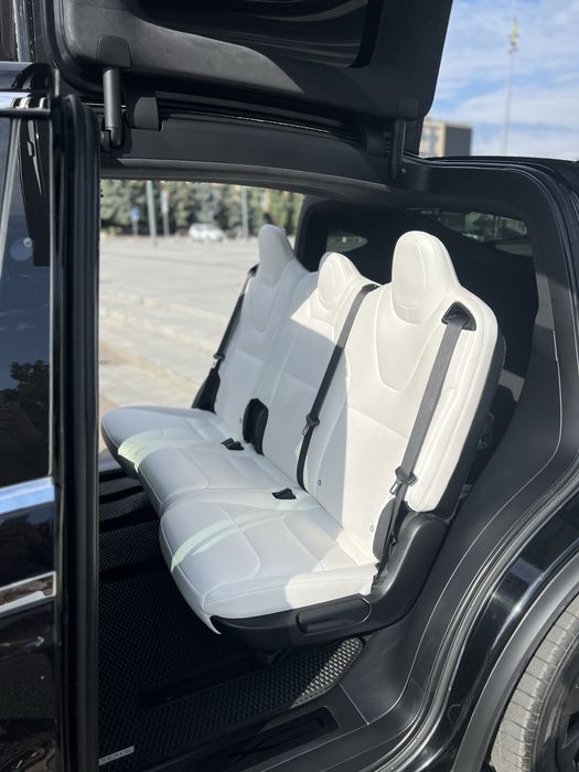 Продається автомобіль тесла Х