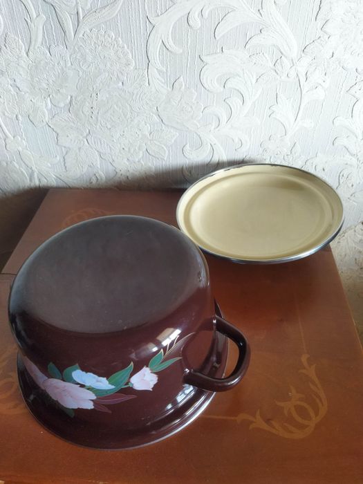 ємальована кастрюля