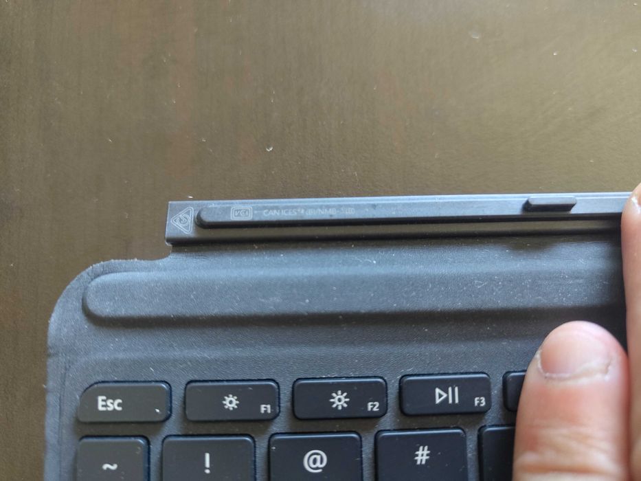 Teclado Type Cover Surface Go, layout US - Pra desocupar.