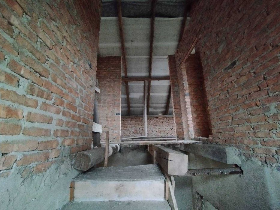 Продаж 5-к. будинок з ділянкою в м. Мостиська