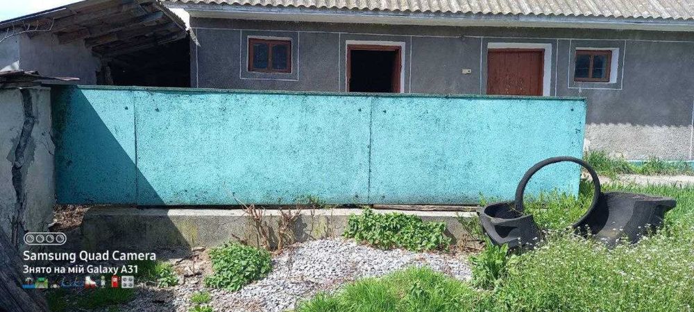 Продається будинок з газом в будинку та вода в дворі Н