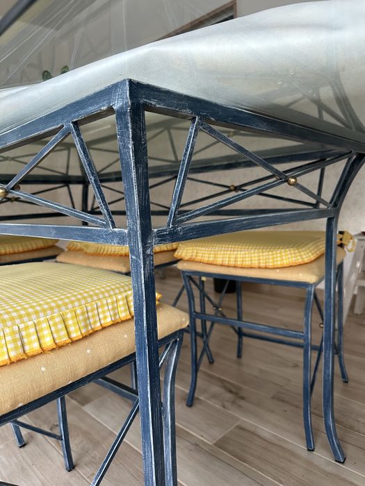 Conjunto mesa de ferro e vidro com 6 cadeiras