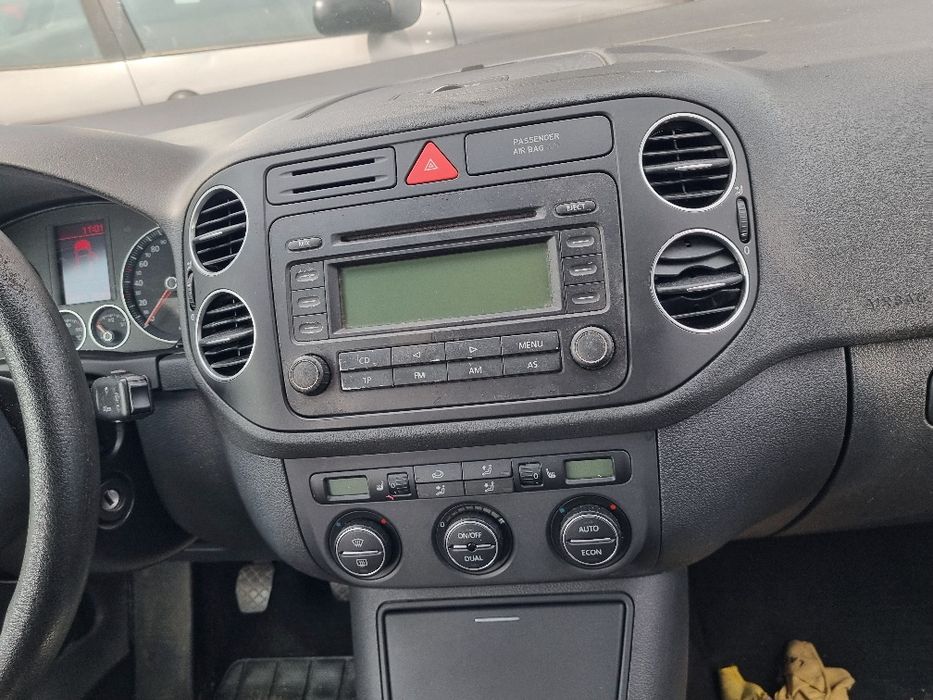 Radio fabryczne Golf V Plus