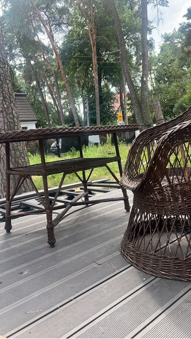 Stól wiklinowy i 4 krzesła do ogrodu altany