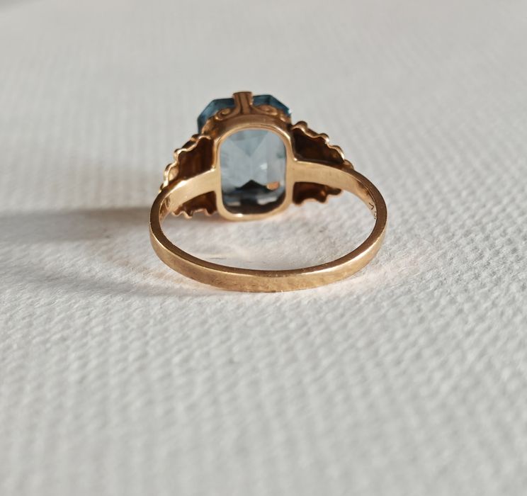 Pierścionek, złoto 18k, syntetyczny spinel, 1955 rok.