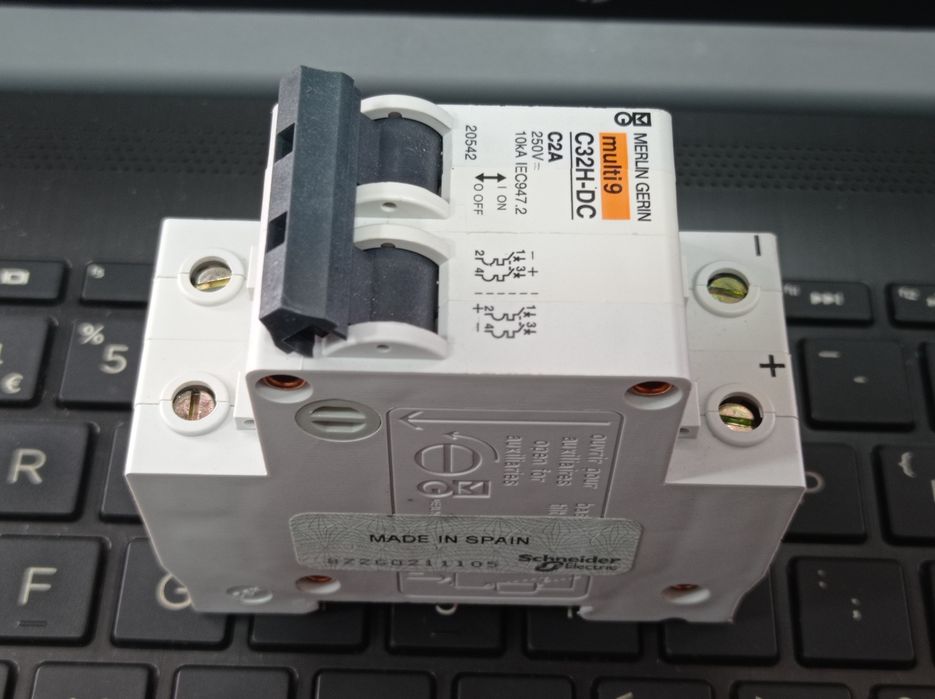 Автоматичний вимикач постійного струму Merlin Gerin multi9 C32H-DC