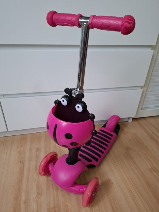 Różowa hulajnoga dziecięcia trójkołowa, koła led