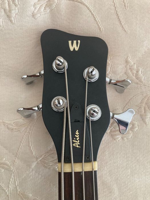 Baixo Acústico Warwick 4 NT em excelente estado