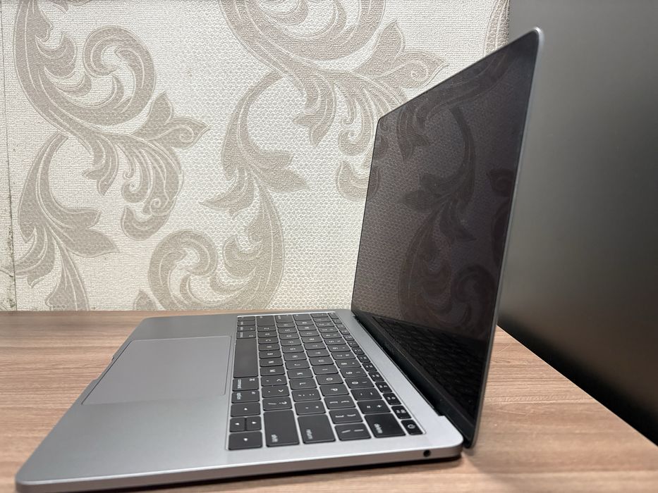 Apple MacBook Pro 13 2017 retina 8/128/i5 a1708 ноутбук