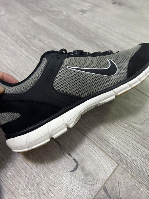 Продам кросівки, 42 розмір