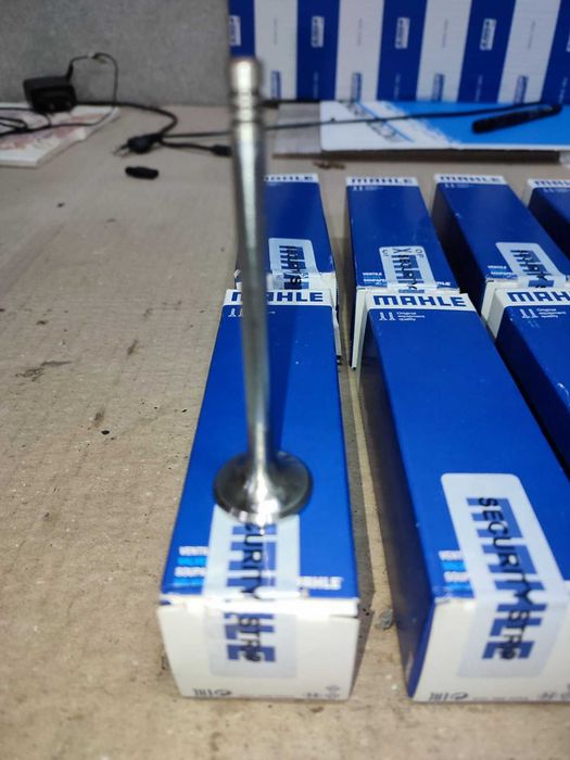 Продаю  нові випускні клапани  039 VA 31991 000  8 шт. ( V1659 )