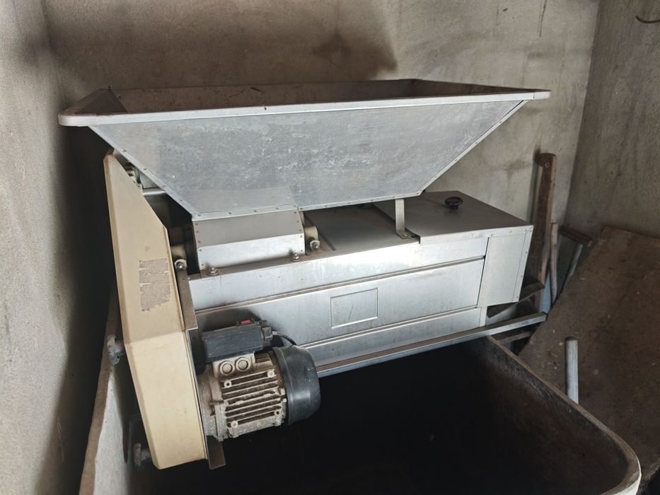 Triturador desengaçador de uvas