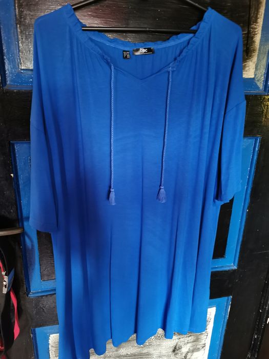 Bluzka z dekoltem wiązanym niebieska