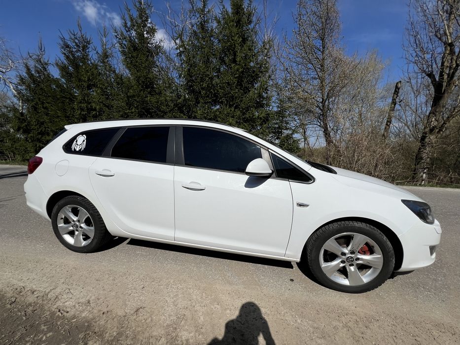 Продам Opel astra J