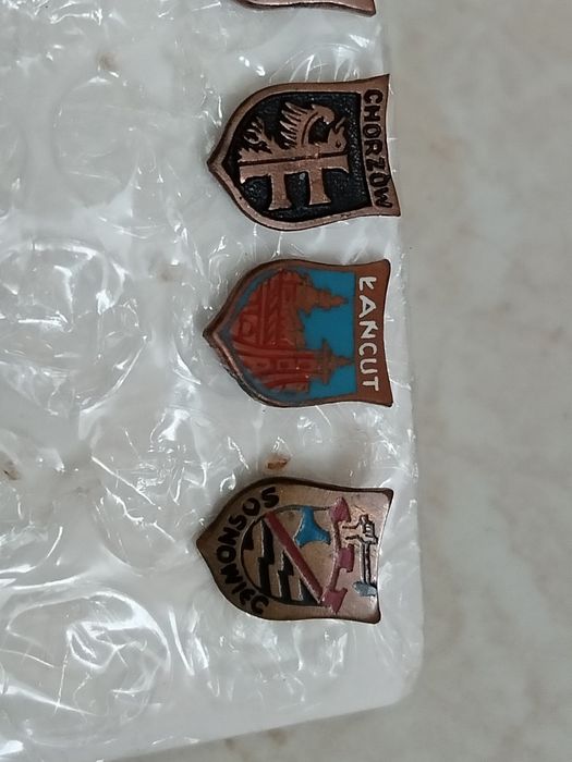 Odznaki przypinki herby miast PRL małe kolorowe zarezerwowane do 3 VII