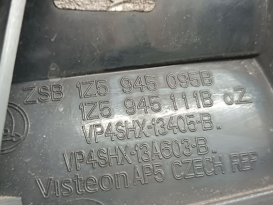 Farolim Stop Esquerdo - SKODA Octavia II (1Z3) | 04 - 13