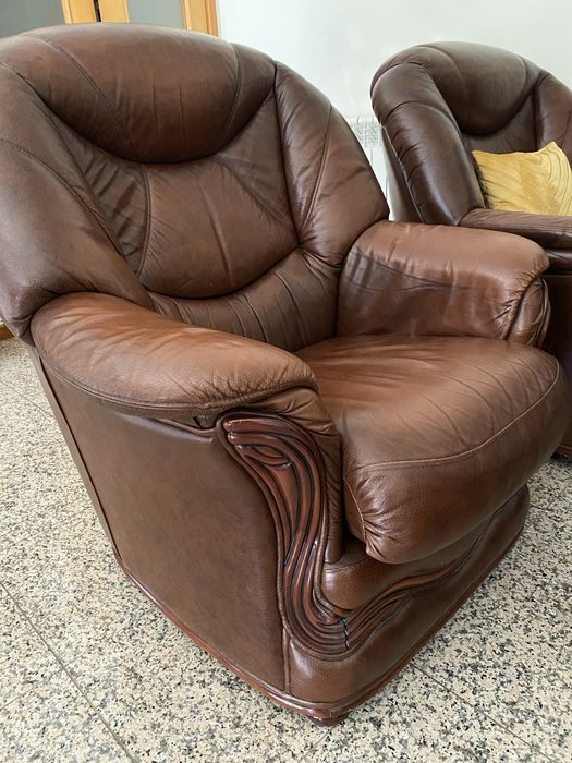Conjunto três sofás de couro