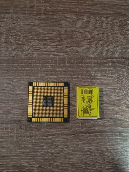 Процессор ITANIUM большой, серверный, красивый в коллекцию