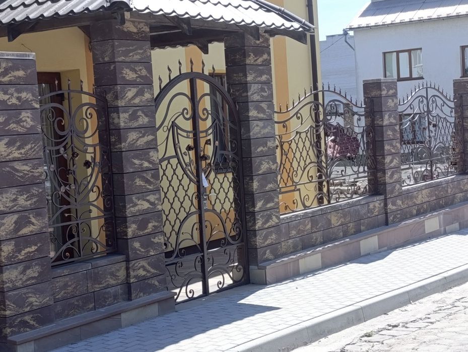 Облицювання фундаменту, парканів з каменю , монтування модульних блоків