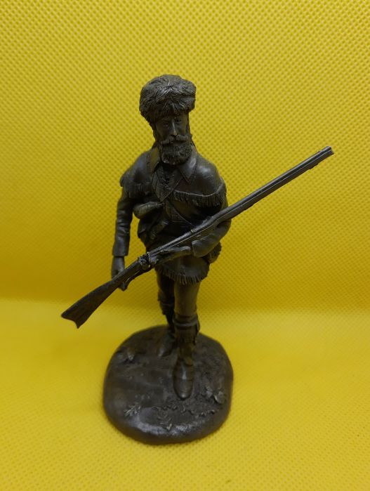 Статуетка фигурка коллекционная охотник олово