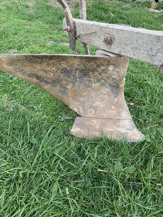 Продам плуг для коня