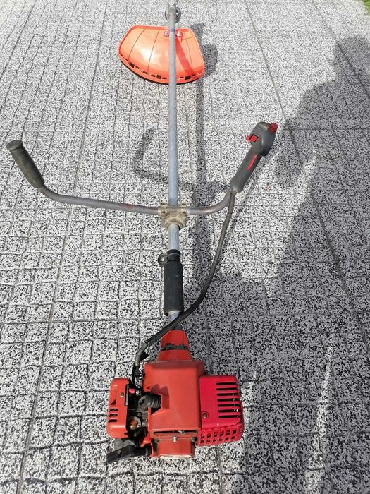 ROÇADORA USADA a trabalhar