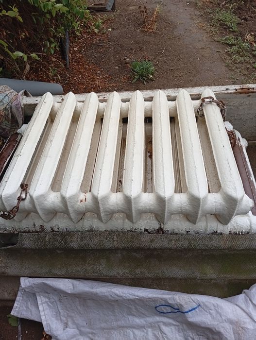 Батареи чугунные.