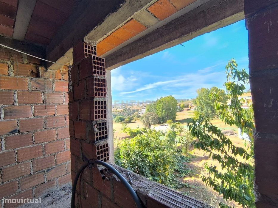 Casa para Recuperar em Bragança com Vista para a Montanha