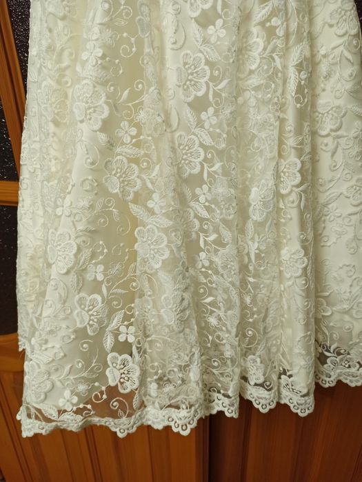 Святкова сукня одягалась один раз.