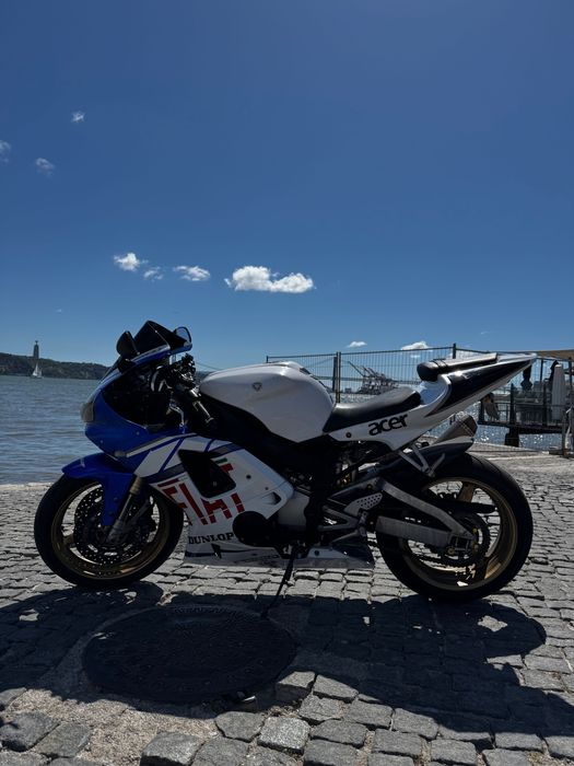 Yamaha R1 - 2001