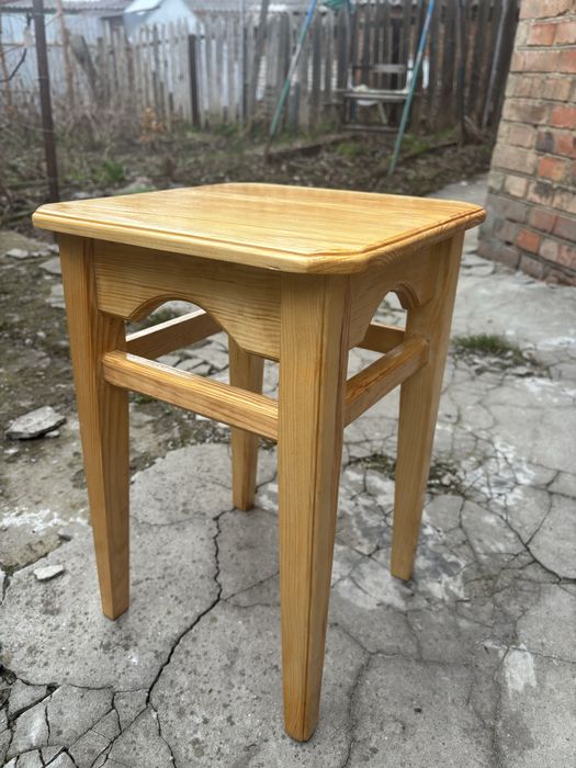 Табурети нові кухонні