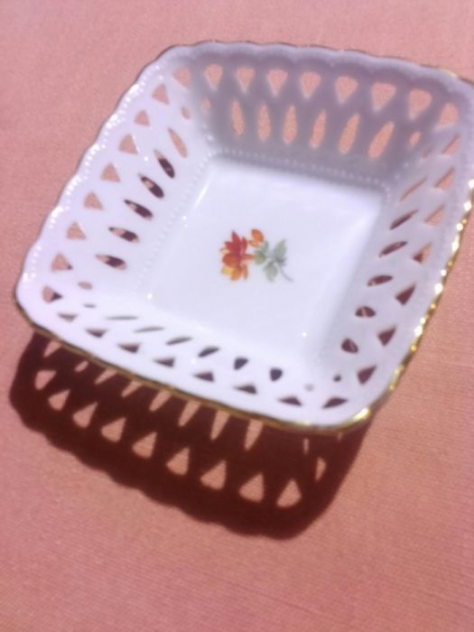 Koszyk, koszyczek ażurowy, porcelana Turyngia