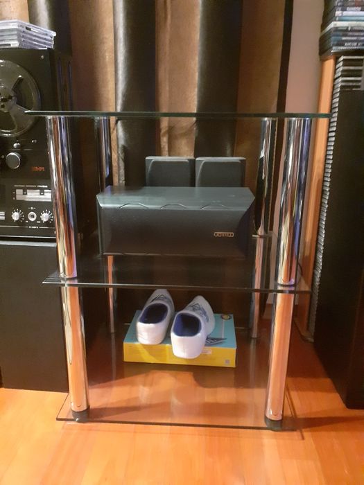 Стійка під апаратуру