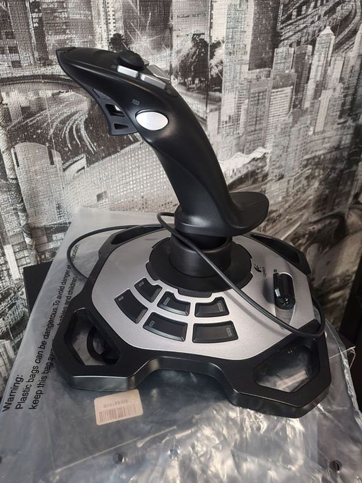 Джойстик Logitech Extreme 3D Pro для авіасимуляторів