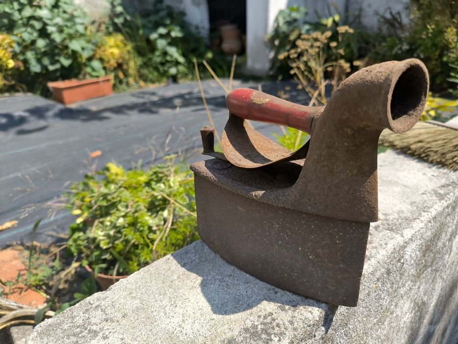 Ferro de engomar antigo / vintage