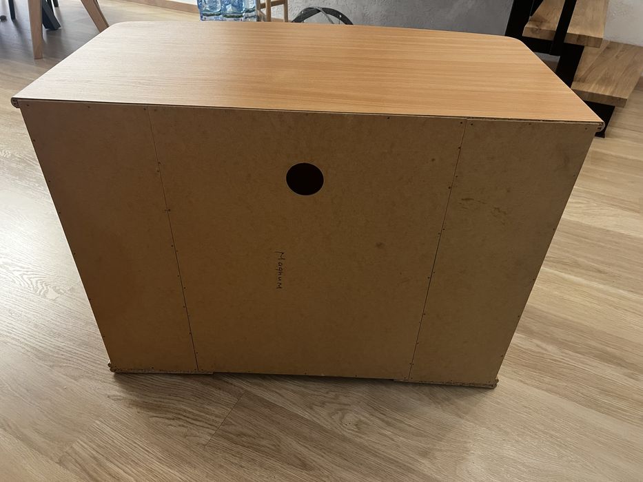 Szafka stojąca pod telewizor