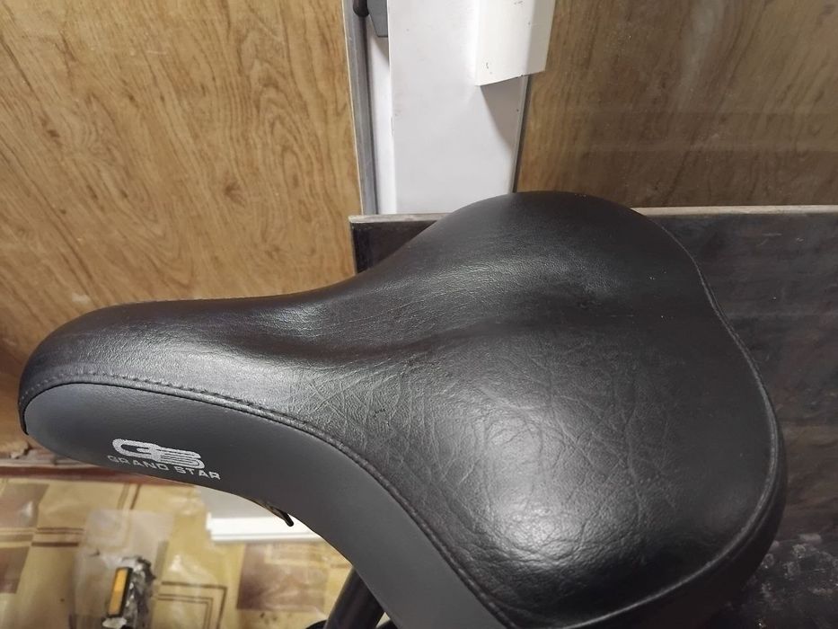 Продам  седло ,сиденье Grand star.